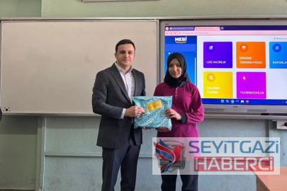 Eğitimde Başarıya İmza Atan Öğrenciler Ödül Aldı