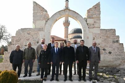 Eskişehir Valimiz  Yılmaz Sücaaddin Veli Türbesini ziyaret