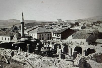 Kuş Uçarmış Kervan Geçermiş,  Seyitgazi...