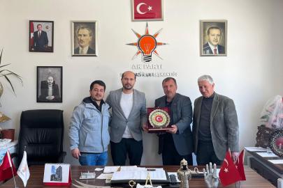Seyitgazi Esnaf Odası’ndan AK Parti İlçe Başkanlığı’na Ziyaret
