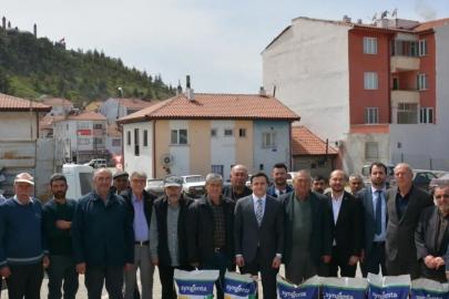 Seyitgazi’de Üreticiye Büyük Destek: 1.690 Kilo Ayçiçeği Tohumu Toprakla Buluşuyor