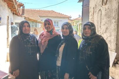 AK PARTİ KADIN KOLLARI’NDAN SEYİTGAZİ’DE MUTLU GÜNLER TURU: KINA, NİŞAN VE DÜĞÜN ZİYARETLERİ