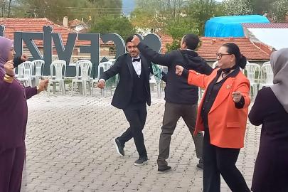 CHP İlçe Başkanı Selma Sara, Sıla ve Emre Çiftinin Mutluluğuna Ortak Oldu