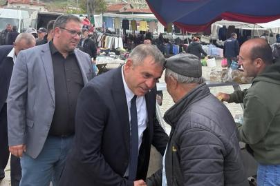 Hem Ziyaretleri Kabul Ediyor Hem Vatandaşı Dinliyor