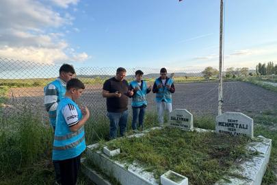 Kırka Ülkü Ocakları’ndan Vefa Örneği: Kurban Bayramı Öncesi Şehitlikler Temizlendi