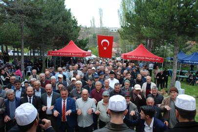 Sarayören’de Bereket Duası: Siyaset ve Çiftçi Aynı Sofrada Buluştu