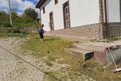 Sarayören’de Örnek Dayanışma: Cami Çevresi İmece Usulü Temizlendi