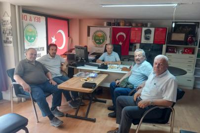 BEYLİKOVALILAR DERNEĞİ’NE ANLAMLI ZİYARET: “İLÇELERİMİZİN GELECEĞİ İÇİN OMUZ OMUZA”
