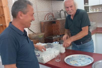 BİR YUDUM ÇAY, BOLCA MUHABBET: EFELER KIRAATHANESİ’NDE RAMAZAN ÖZEN VE OĞLU UĞUR BEKİR İLE KEYİFLİ BİR SÖYLEŞİ