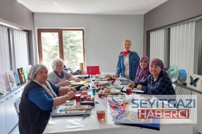 Çiviler Sabırla Çakılıyor, Teller Sanata Dönüşüyor