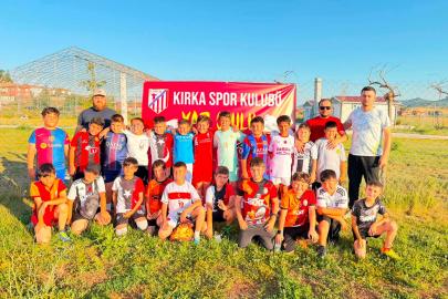 KIRKA SPOR YAZ FUTBOL OKULU KAPILARINI COŞKUYLA AÇTI: YAŞASIN FUTBOL, YAŞASIN DOSTLUK!