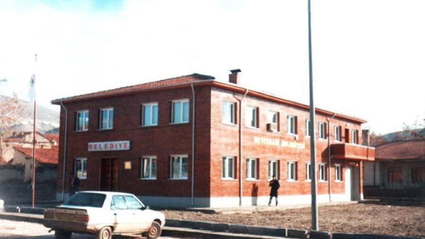 Seyitgazi’de Siyasetin ve Hizmetin Sırdaşı: Kırk Yıl, Dört Başkan, Tek Bina!!!