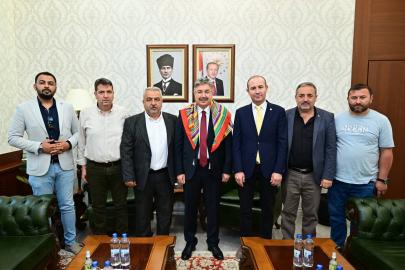 Seyitgazi’nin Yörük Başkanları Federasyonla Birlikte Vali Yılmaz’ı Ziyaret Etti