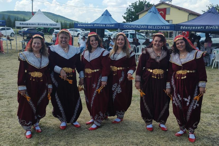 Taşlık’ta Bir İlk: Köyün Kadınları İmece Usulü Folklor Ekibi Kurdu, Şenliğe Damga Vurdu!