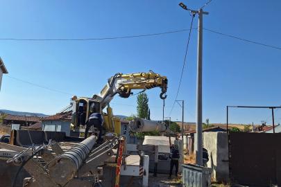 Aşağısöğüt’te Elektrik Direkleri ve Lambalar Yenilendi