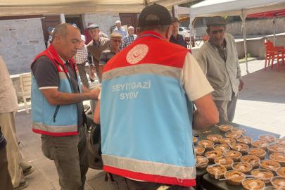Seyitgazi’de 15 Temmuz Şehitleri Dualarla Anıldı: Mevlit Programının Ardından Helva İkramı Yapıldı