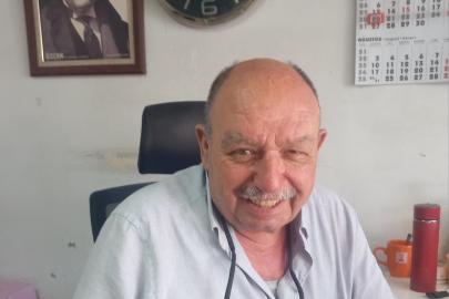 Seyitgazi’nin Emektarlarından Necati Şeneryiğit’e Saygı Duruşu: Dostluklar ve Eski Tabakhane Yılları