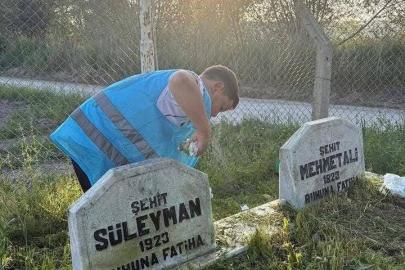 KIRKA ÜLKÜ OCAKLARI’NDAN ANLAMLI ETKİNLİK: GENÇLER ŞEHİTLİK VE ÇEVRE TEMİZLİĞİ YAPTI