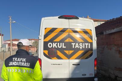 SEYİTGAZİ’DE ÖĞRENCİLERİN GÜVENLİĞİ İÇİN SIKI DENETİM: TRAFİK JANDARMASI GÖREV BAŞINDA